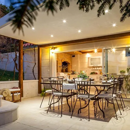 Biston Villa *
